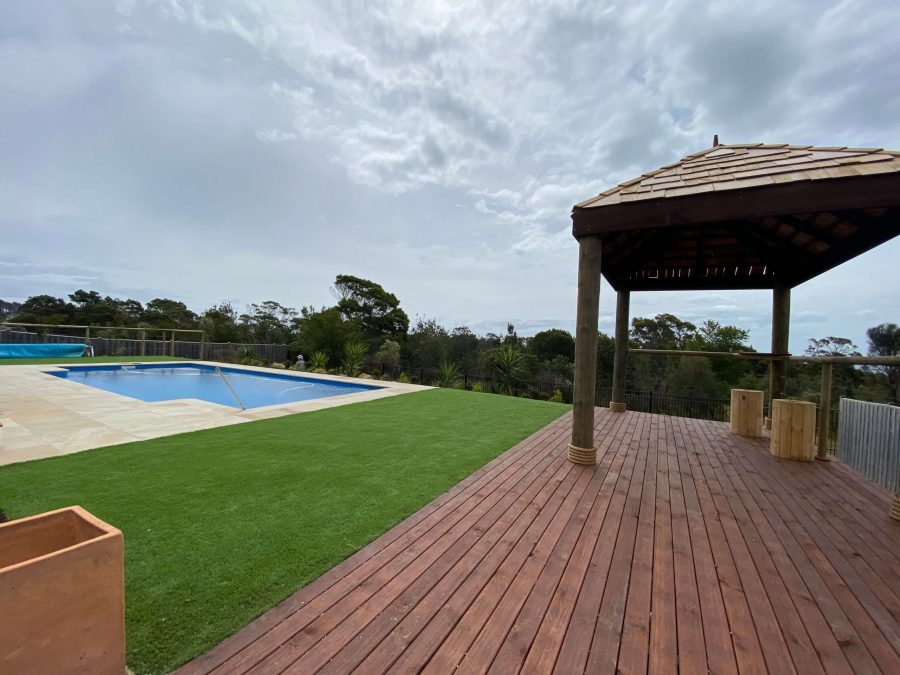 xArtficial turf, decking and bali hut, planting